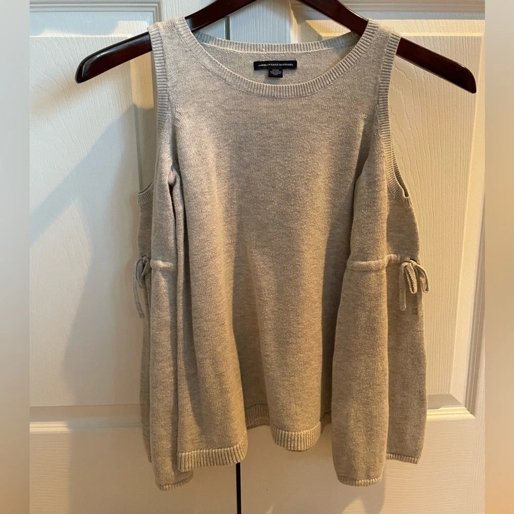 American Eagle Bell-Sleeve Cold-Shoulder Sweater Light Gray Small